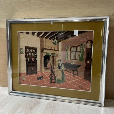 Quadro Ricamato Donna con Gatto