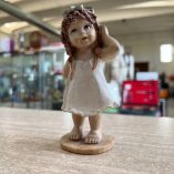 Statuina Bambina Orsetto Ceramica