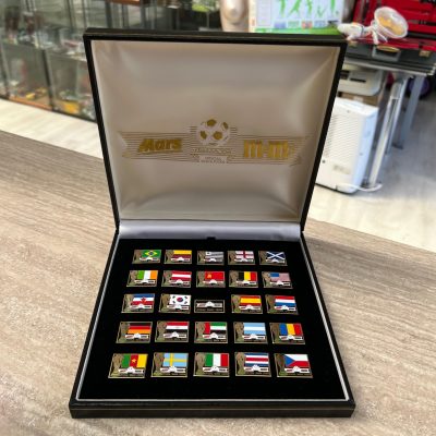 Cofanetto 25 Spille Italia 90 Mars MM's