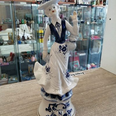 Statua donna Capodimonte