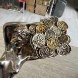 Statua Argentata Dea Bendata Euro