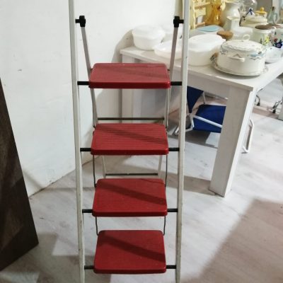 Scala 4 gradini ferro