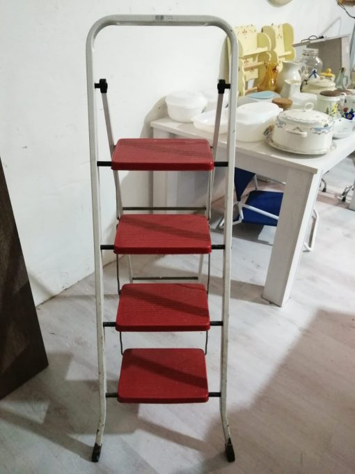 Scala 4 gradini ferro