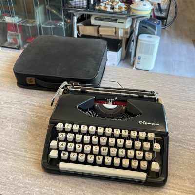 Macchina Scrivere Olympia