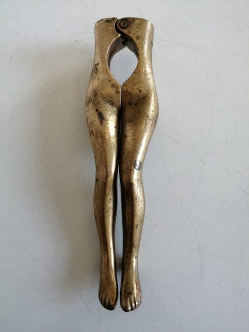 Schiaccianoci in ottone