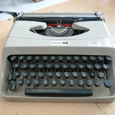 Macchina da scrivere Underwood 18