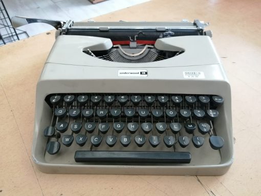 Macchina da scrivere Underwood 18
