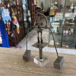 Scultura Artigianale Metallo Dondolante