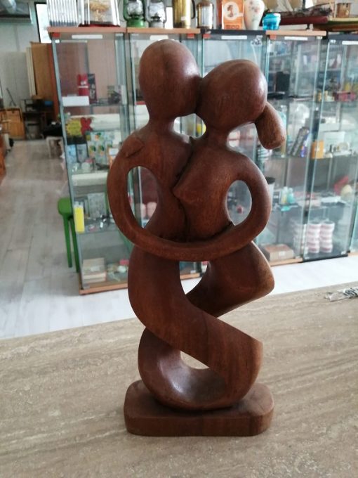 Statua legno innamorati