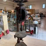 Antico trapano colonna manuale