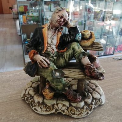 Statua anziano Statua anziano