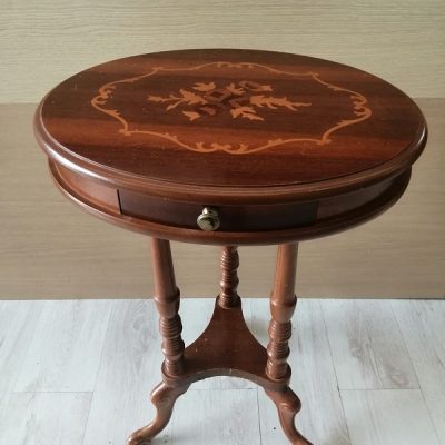 Tavolino ovale in legno Tavolino ovale in legno