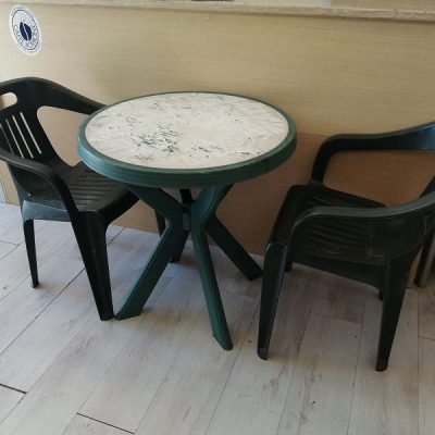 Tavolino 2 sedie plastica Tavolino 2 sedie plastica