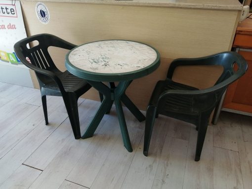 Tavolino 2 sedie plastica